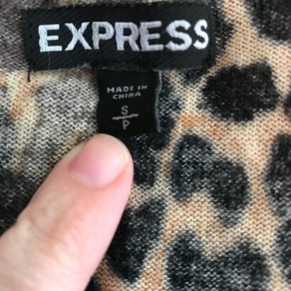 Express Sweater Womens Sz SP Petite Brown Leopard Cotton V Neck Pullover Top - Picture 2 of 9